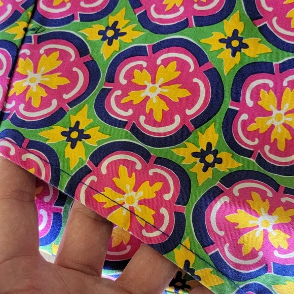 Trina Turk Vibrant Floral Women's Shorts Size 0 - Picture 4 of 9